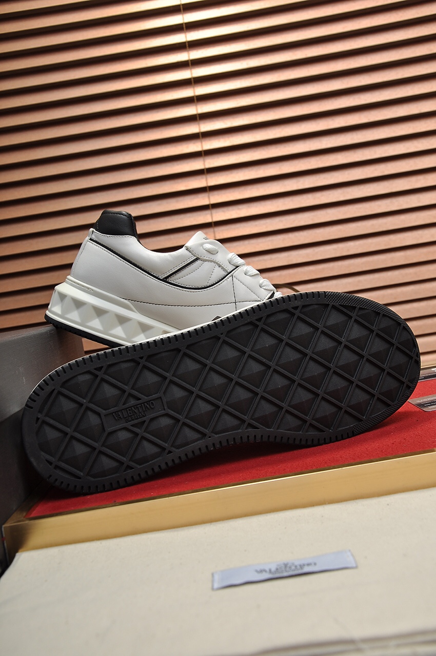 Valentino Garavani One Stud Low-top sneakers 8 - vstockx