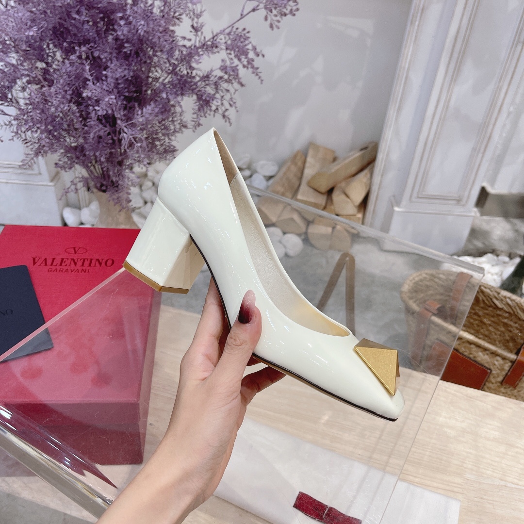 VALENTINO GARAVANI Roman Stud WOMEN 18 - vstockx