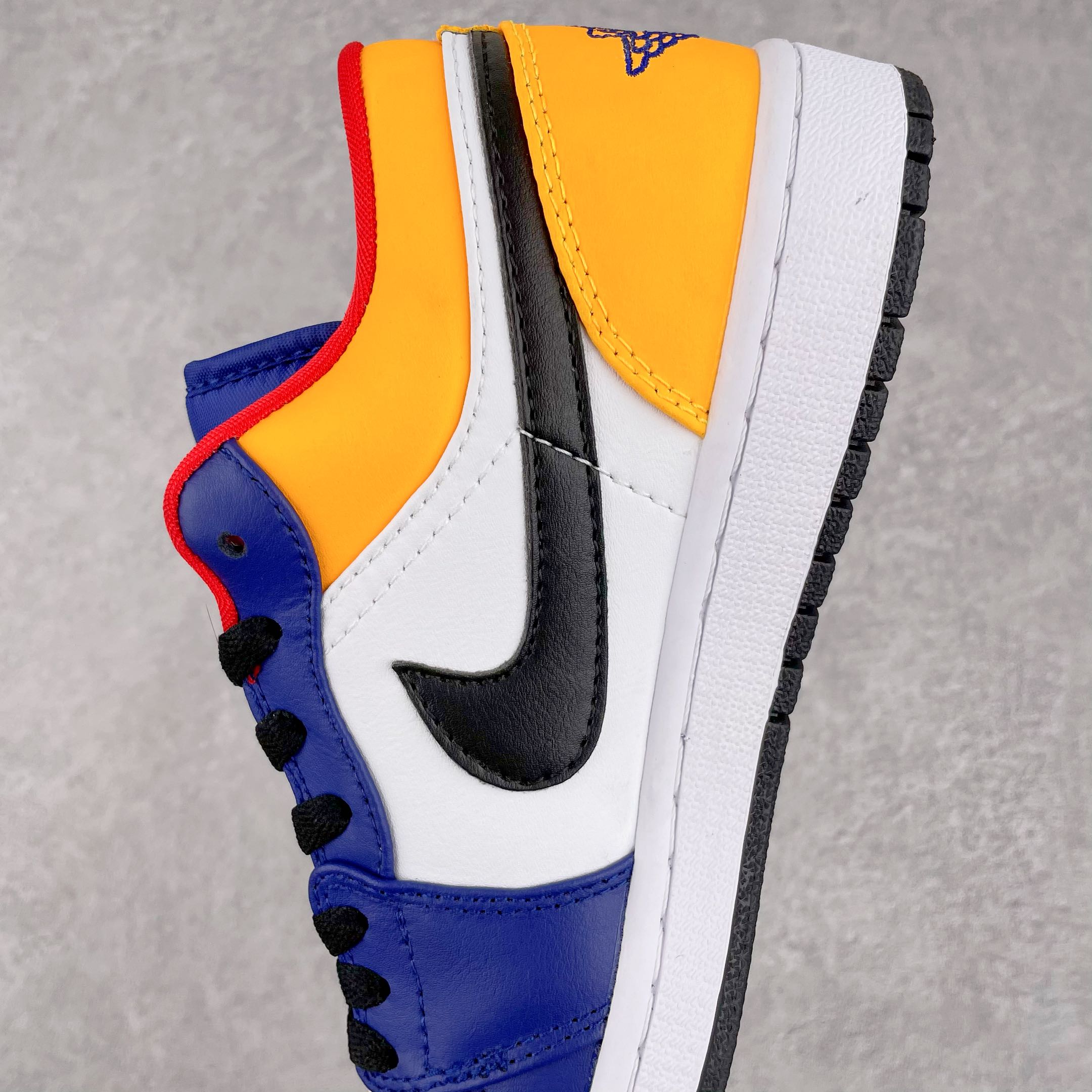 Jordan 1 Low Royal Yellow - vstockx