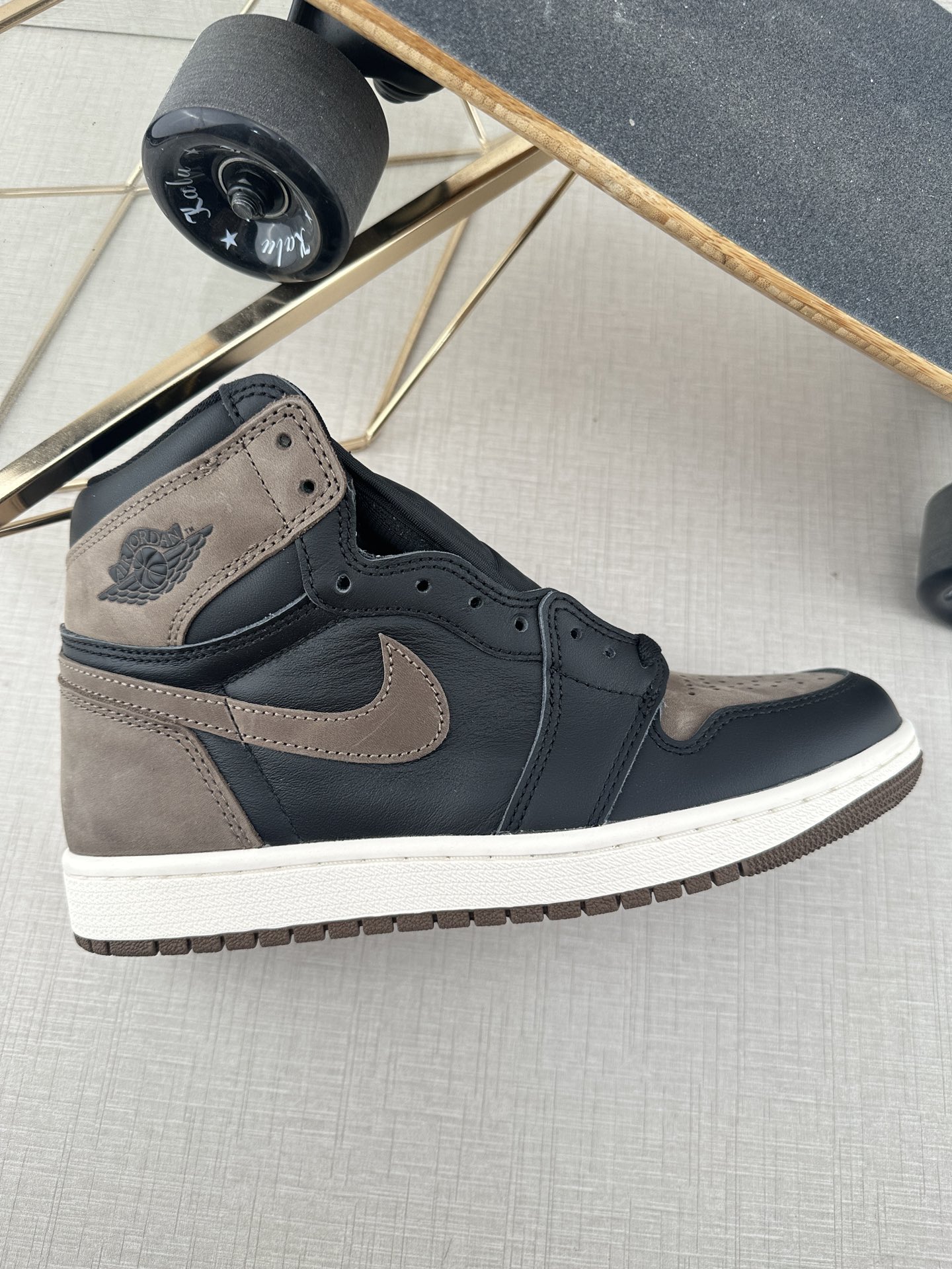 Jordan 1 Retro High OG Palomino - vstockx