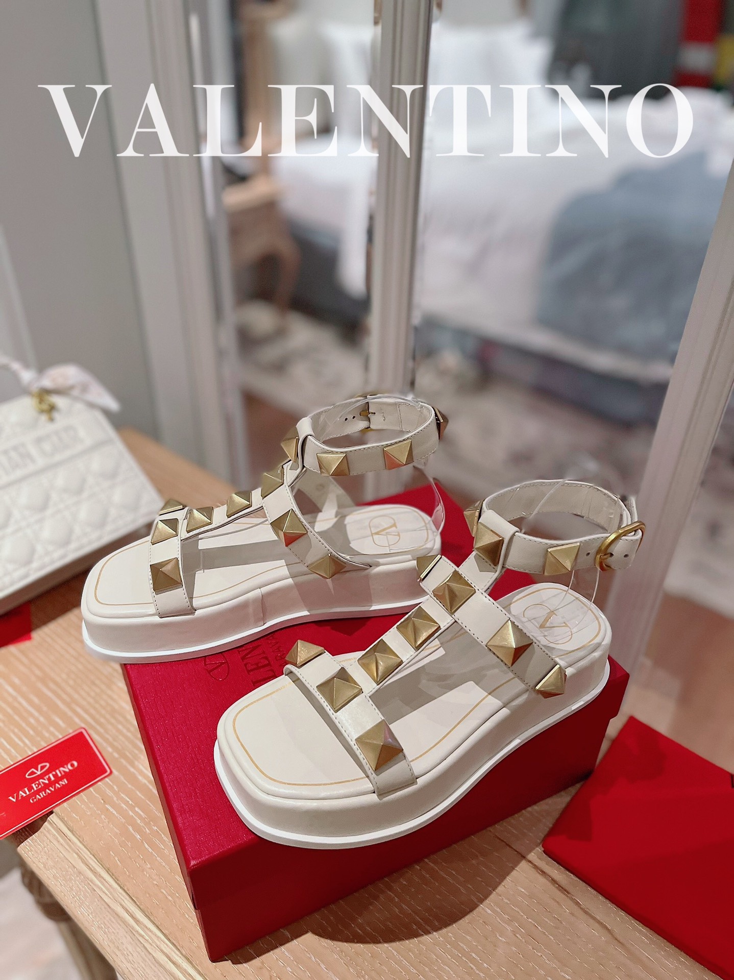 VALENTINO GARAVANI Roman Stud WOMEN 1 - vstockx