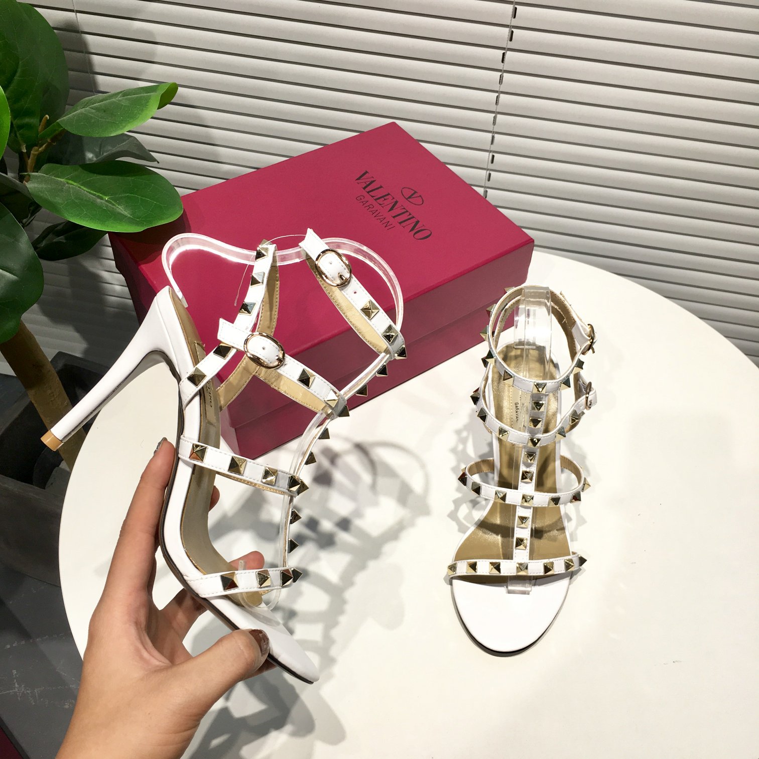 VALENTINO GARAVANI Rockstud WOMEN 36 - vstockx