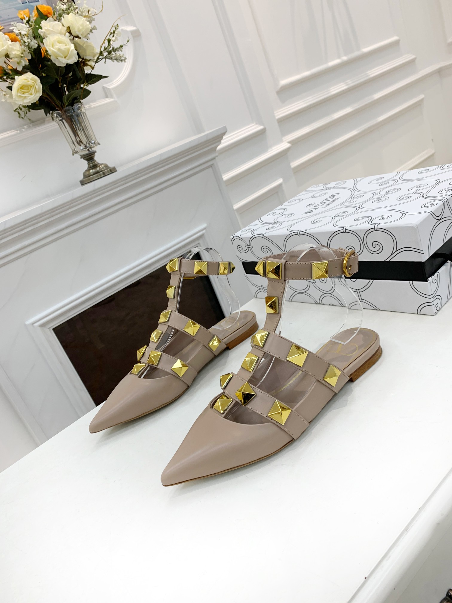 VALENTINO GARAVANI Roman Stud WOMEN 33 - vstockx