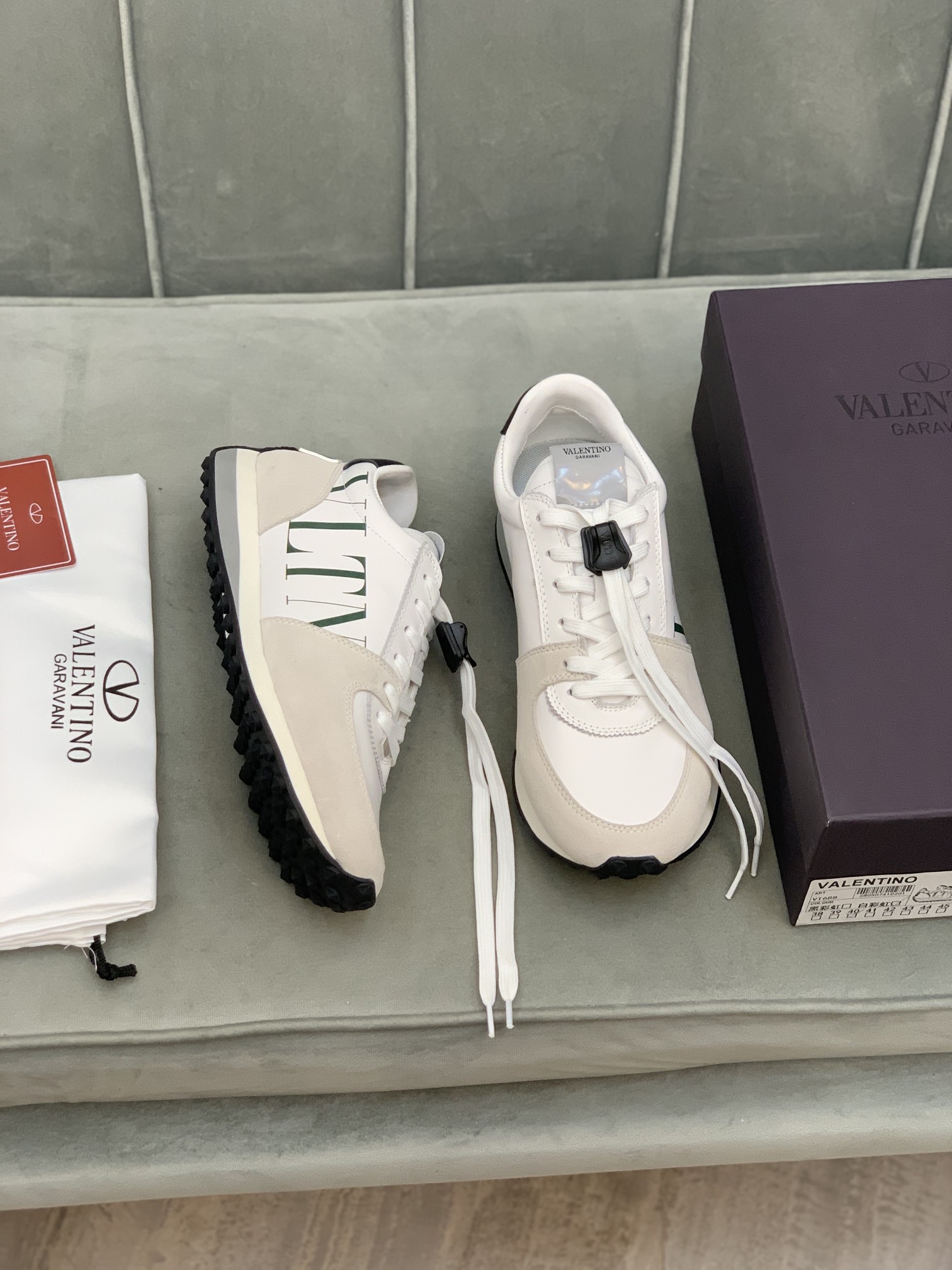 Valentino Garavani Low-top sneakers 3 - vstockx
