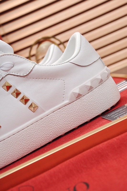Valentino Garavani Rockstud Untitled white calfskin sneaker - vstockx