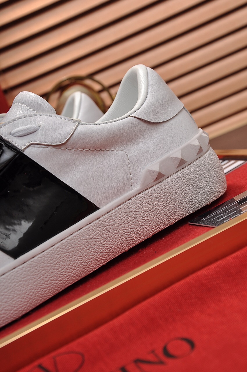 Valentino Garavani Rockstud Untitled calfskin sneaker 29 - vstockx