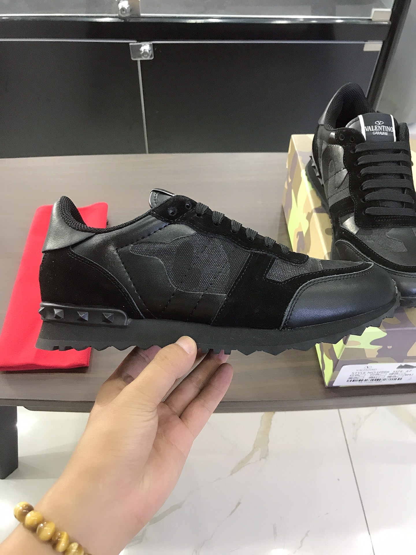 Valentino Garavani Rockrunner camouflage-print sneakers 5 - vstockx