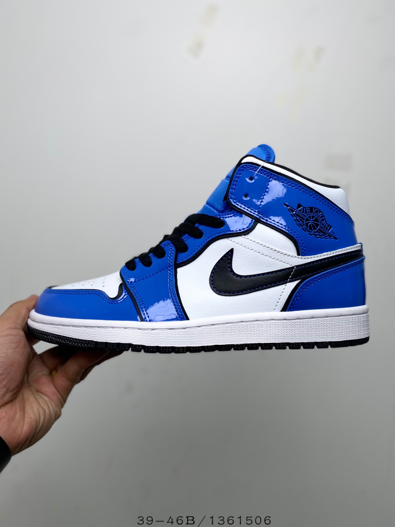 Jordan 1 Mid Signal Blue - vstockx