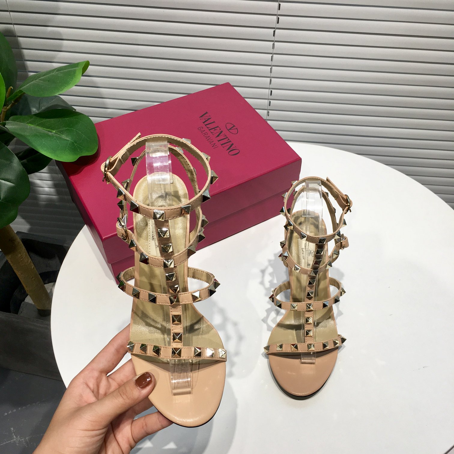 VALENTINO GARAVANI Rockstud WOMEN 36 - vstockx