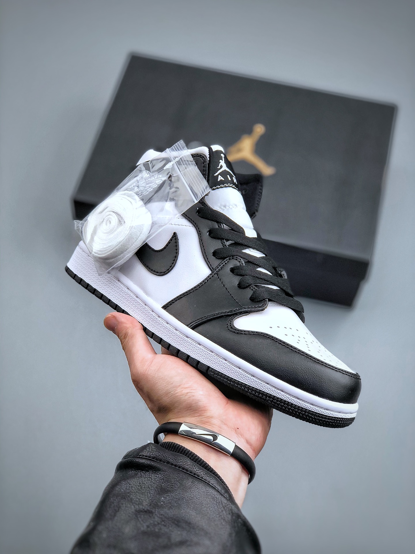 Jordan 1 Mid Panda (W) - vstockx