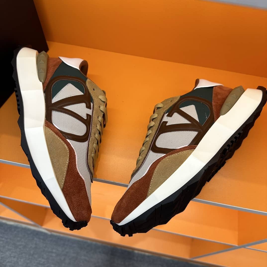 Valentino Garavani Vlogo Pace low-top sneaker in split leather, fabric and calfskin - vstockx