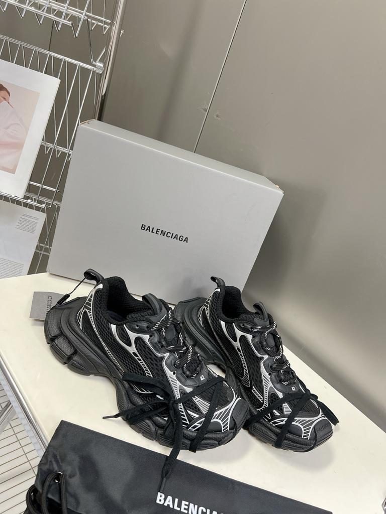 Balenciaga 3XL Black - vstockx