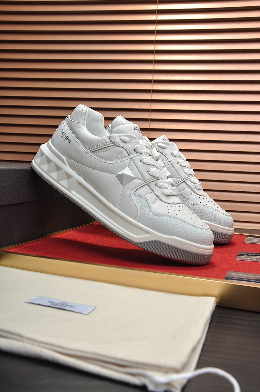 Valentino Garavani One Stud Low-top sneakers 7 - vstockx