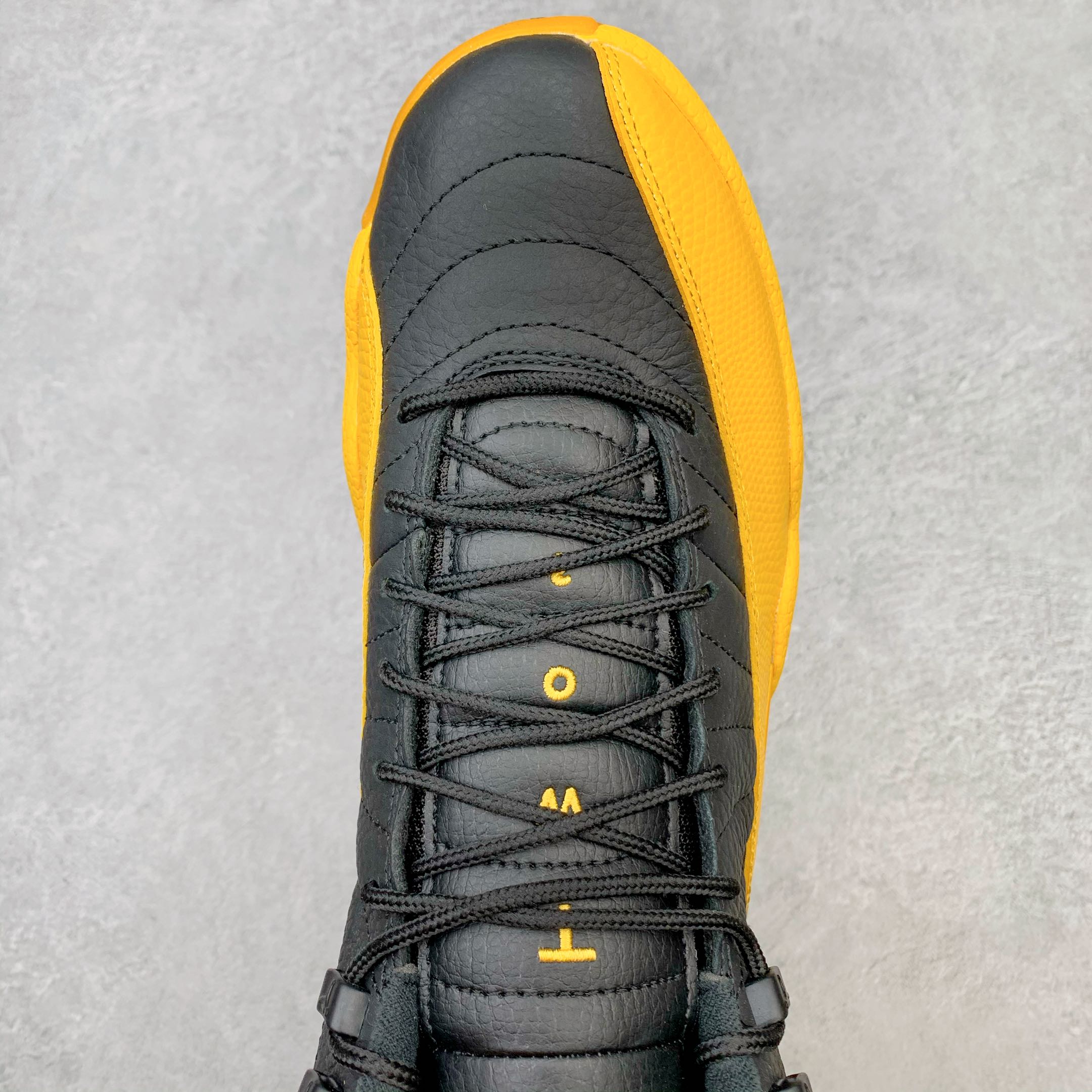 Jordan 12 Retro Black University Gold - vstockx