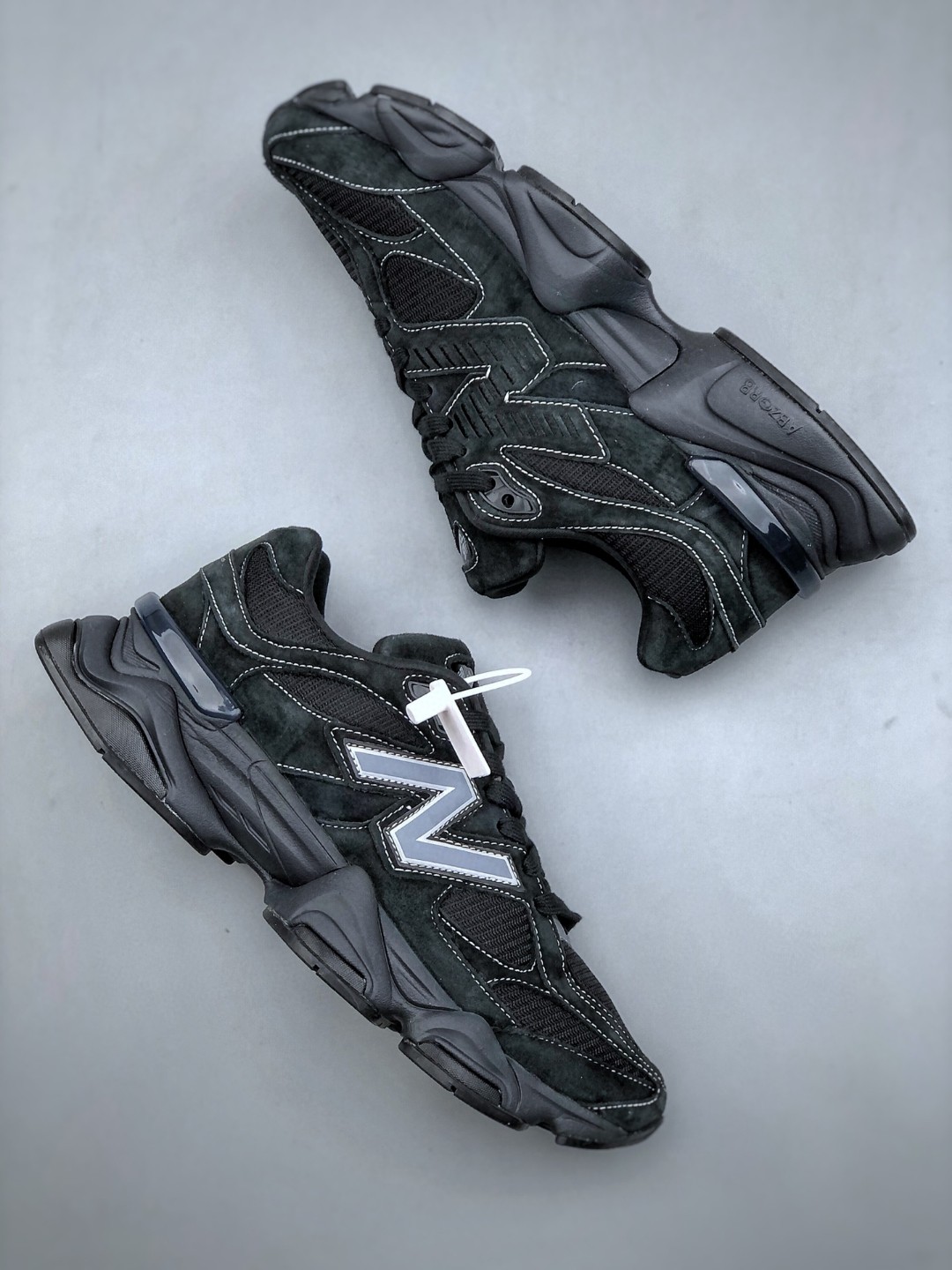 New Balance 9060 Triple Black - vstockx