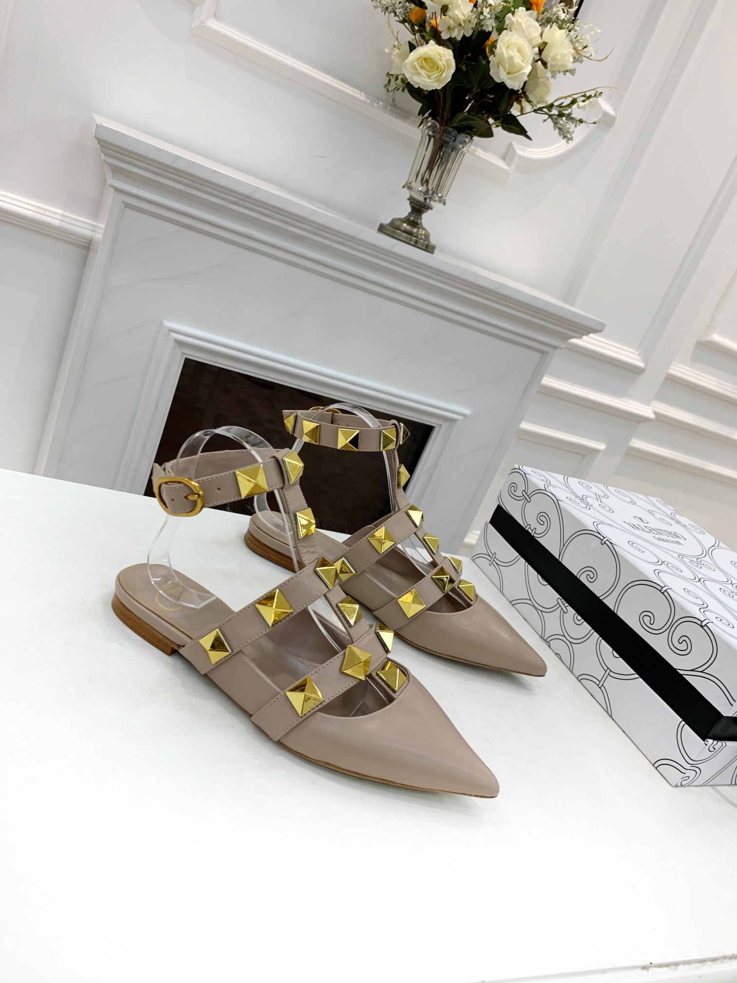 VALENTINO GARAVANI Roman Stud WOMEN 33 - vstockx