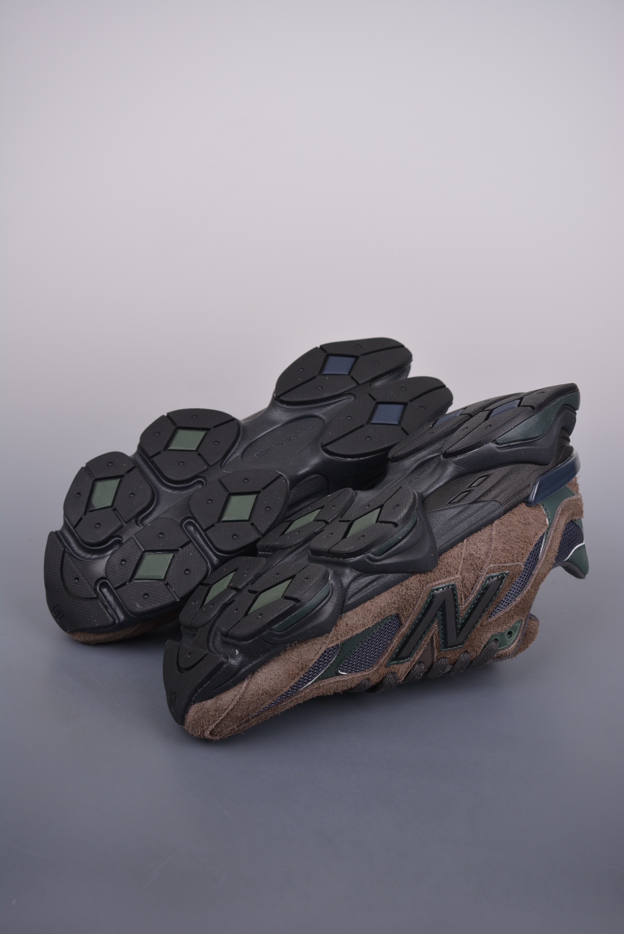 New Balance 9060 Beef and Broccoli - vstockx