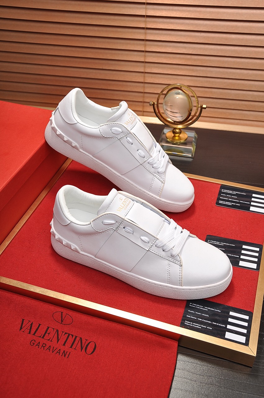 Valentino Garavani Rockstud Untitled calfskin sneaker 33 - vstockx