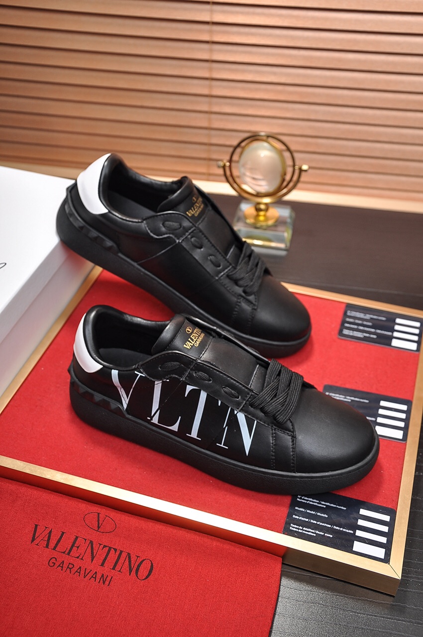 Valentino Garavani Rockstud Untitled calfskin sneaker 21 - vstockx