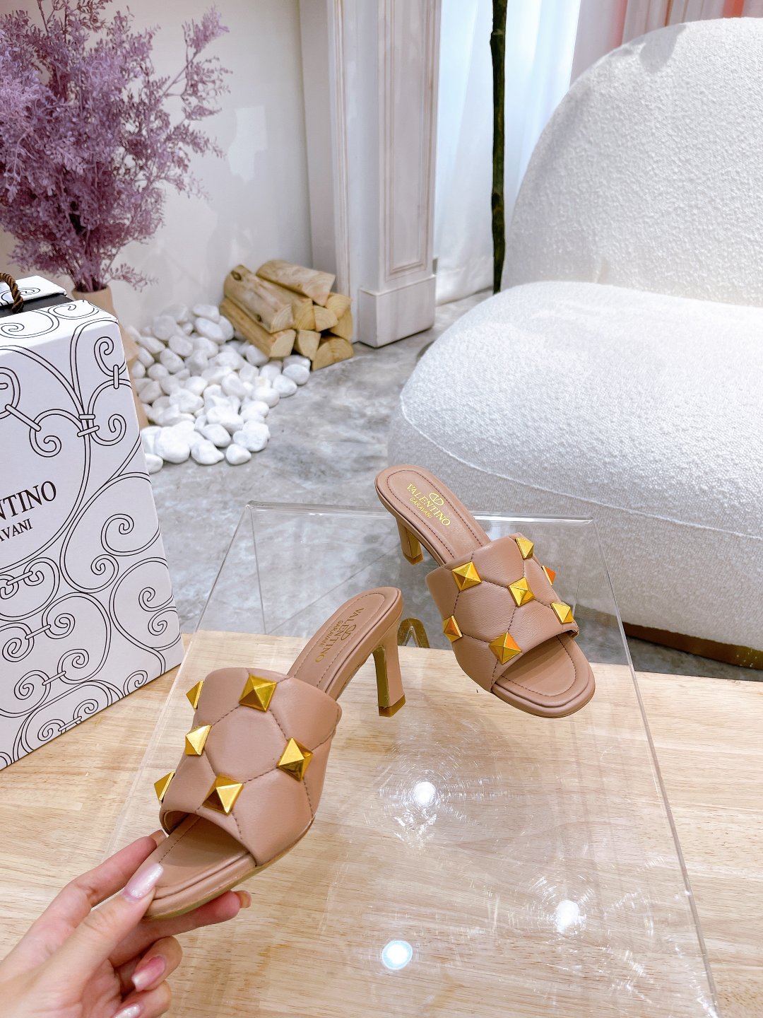 VALENTINO GARAVANI Roman Stud WOMEN 34 - vstockx