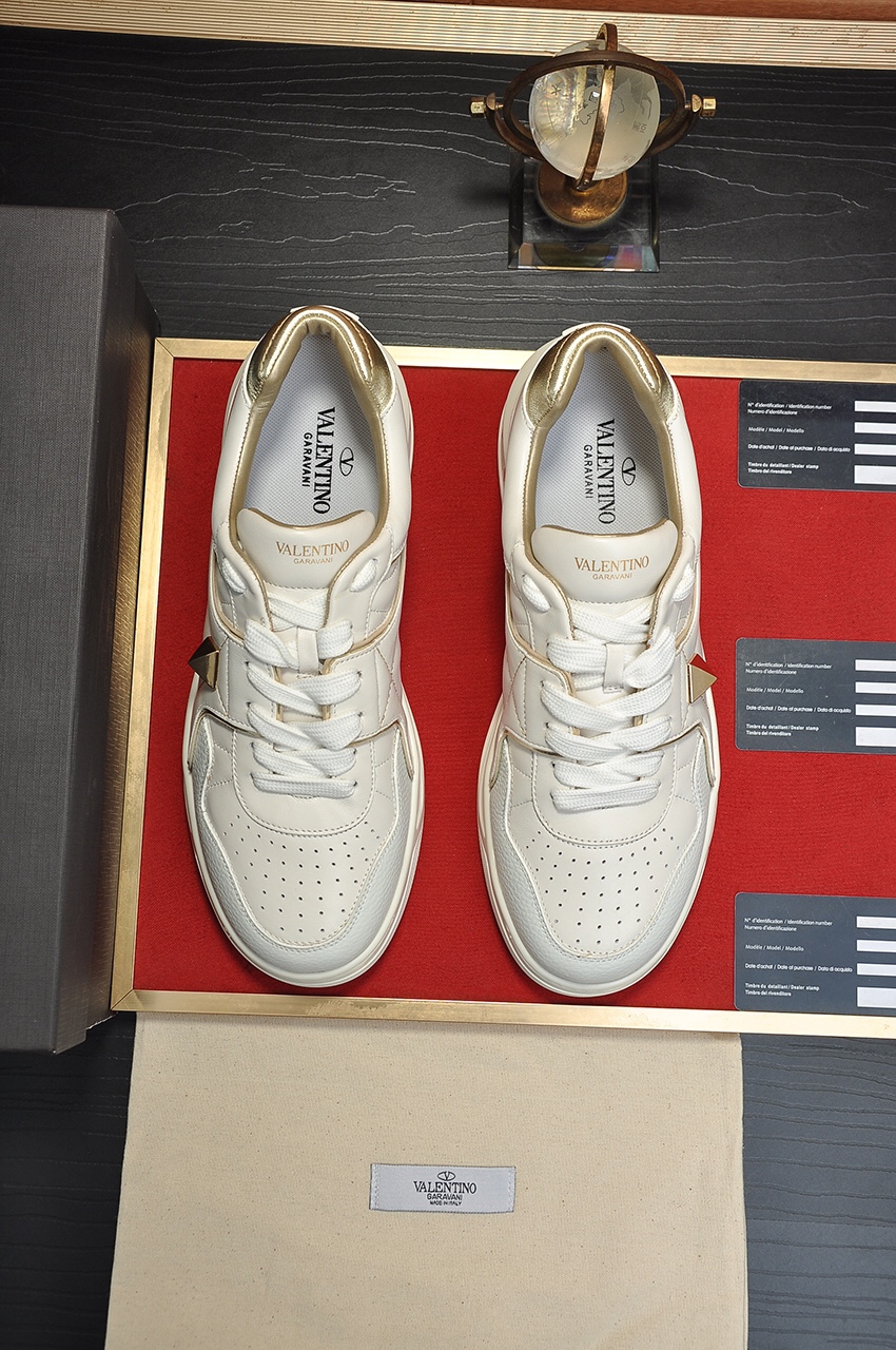 Valentino Garavani One Stud Low-top sneakers 9 - vstockx