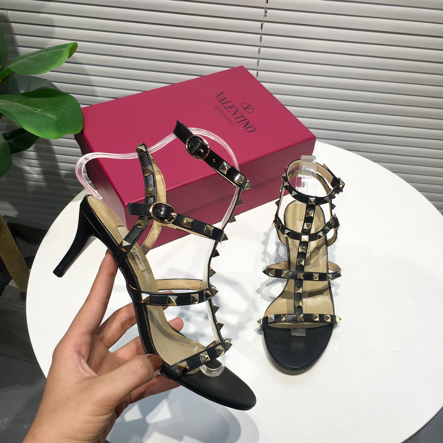 VALENTINO GARAVANI Rockstud WOMEN 36 - vstockx