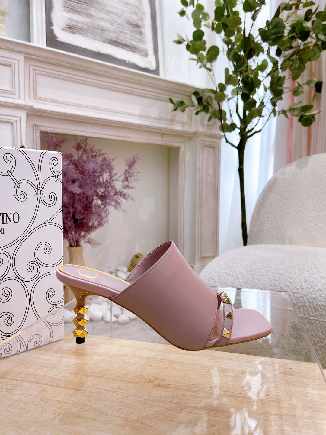 VALENTINO GARAVANI ROMAN STUD WOMEN 11 - vstockx