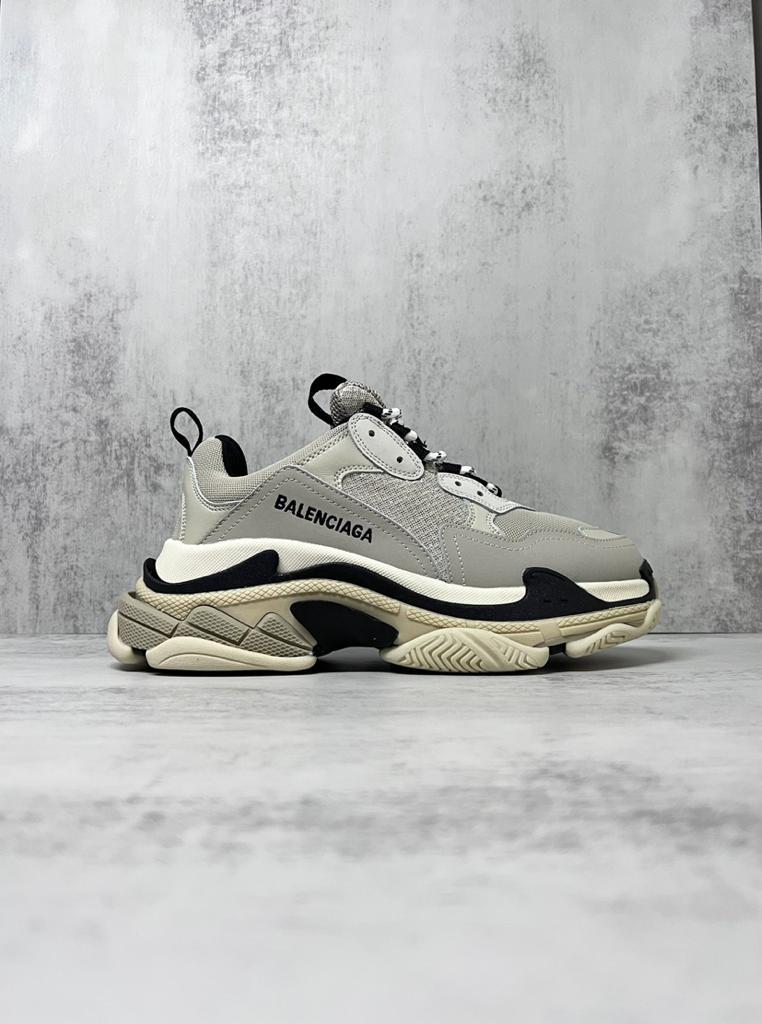 Balenciaga Triple S Beige - vstockx