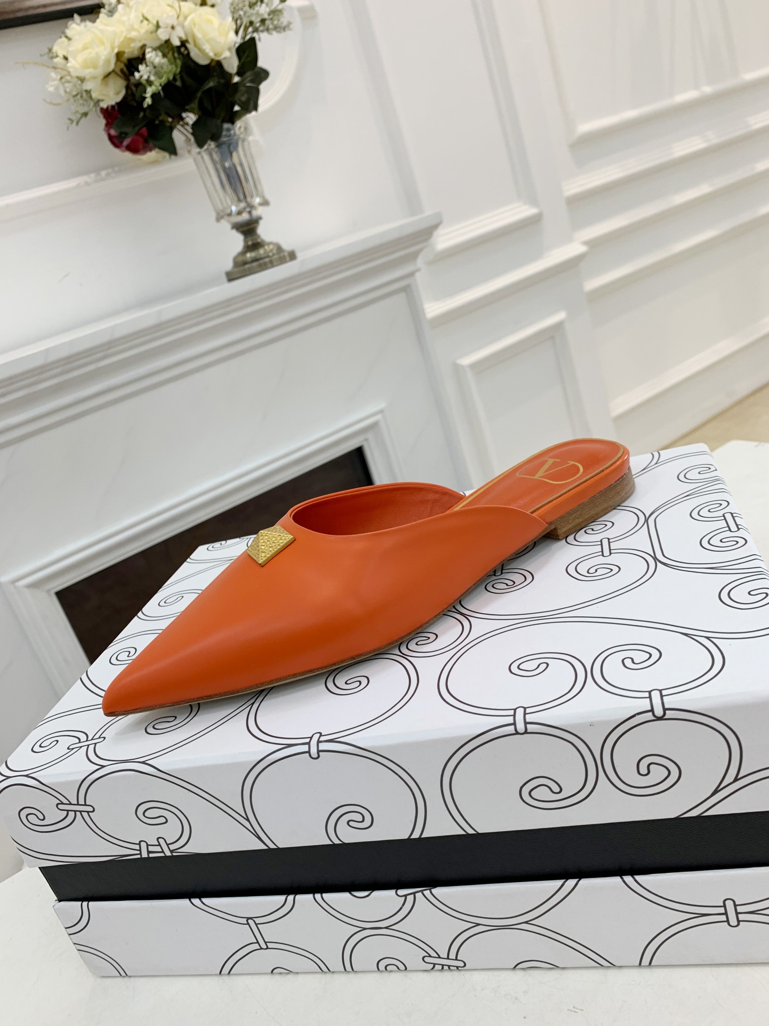 Valentino Garavani Flat sandals Women 18 - vstockx