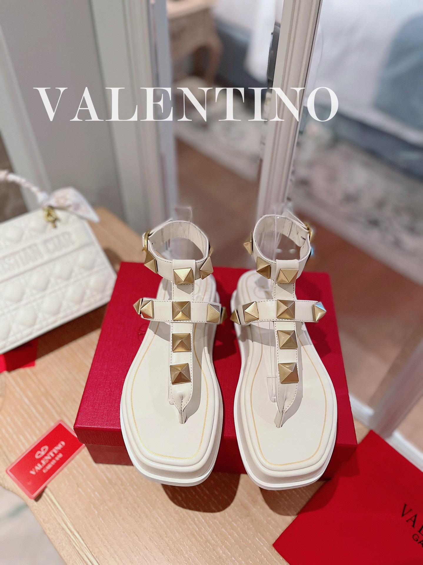 VALENTINO GARAVANI Roman Stud WOMEN 1 - vstockx