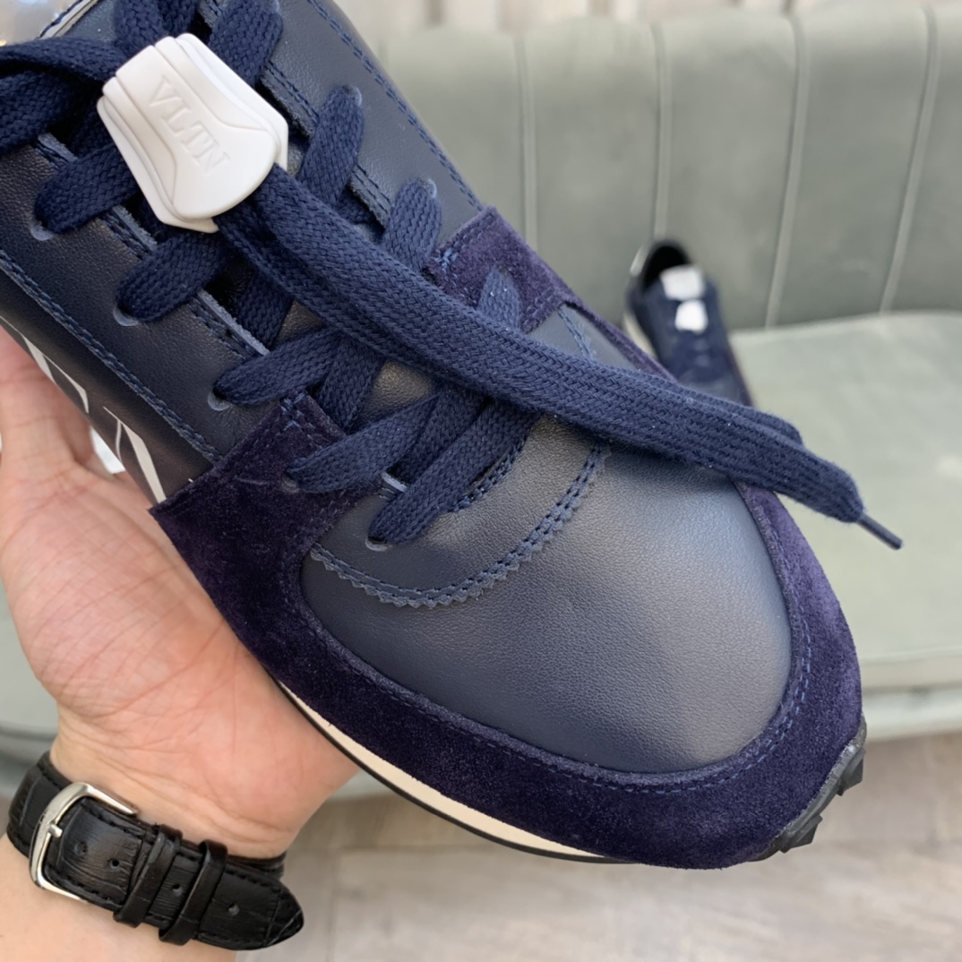 Valentino Garavani Low-top sneakers 2 - vstockx