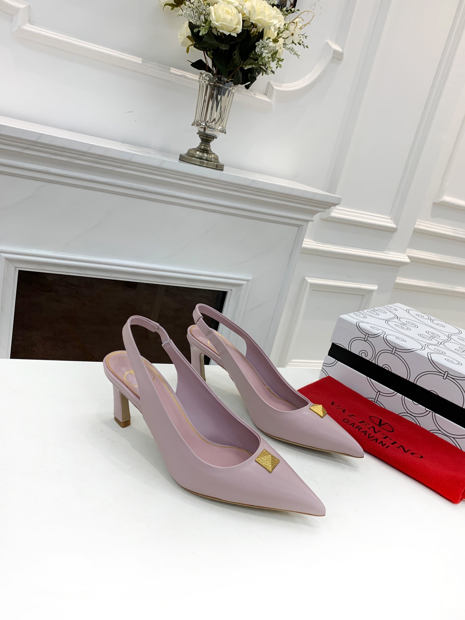 VALENTINO GARAVANI Rockstud WOMEN 37 - vstockx