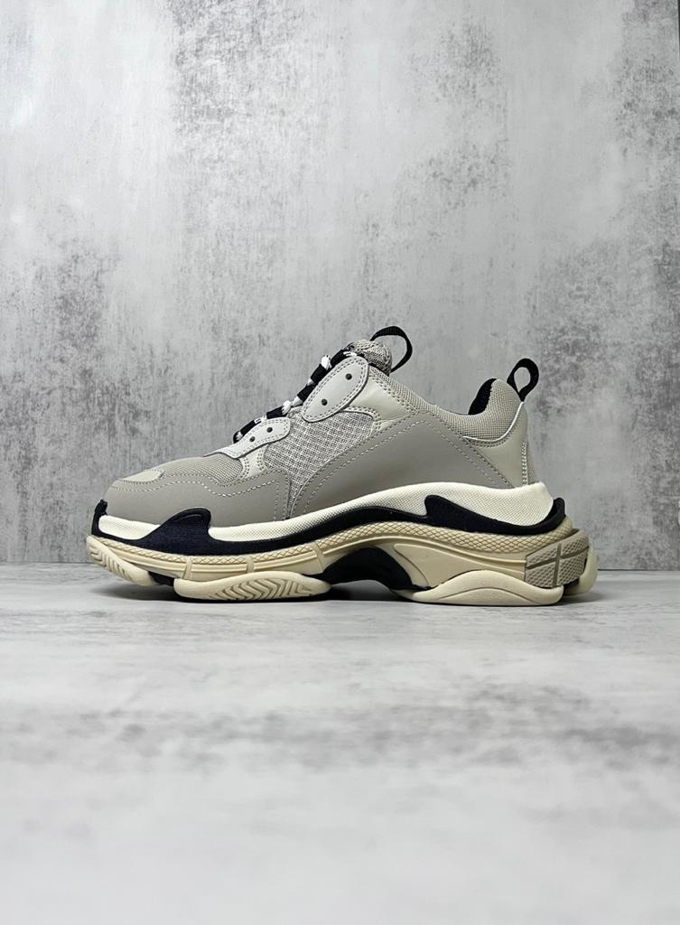 Balenciaga Triple S Beige - vstockx