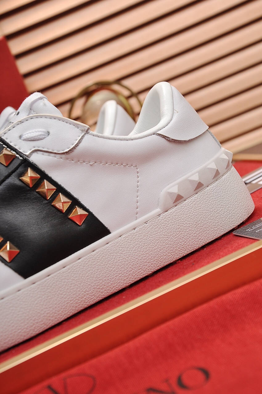 Valentino Garavani Rockstud Untitled calfskin sneaker 10 - vstockx