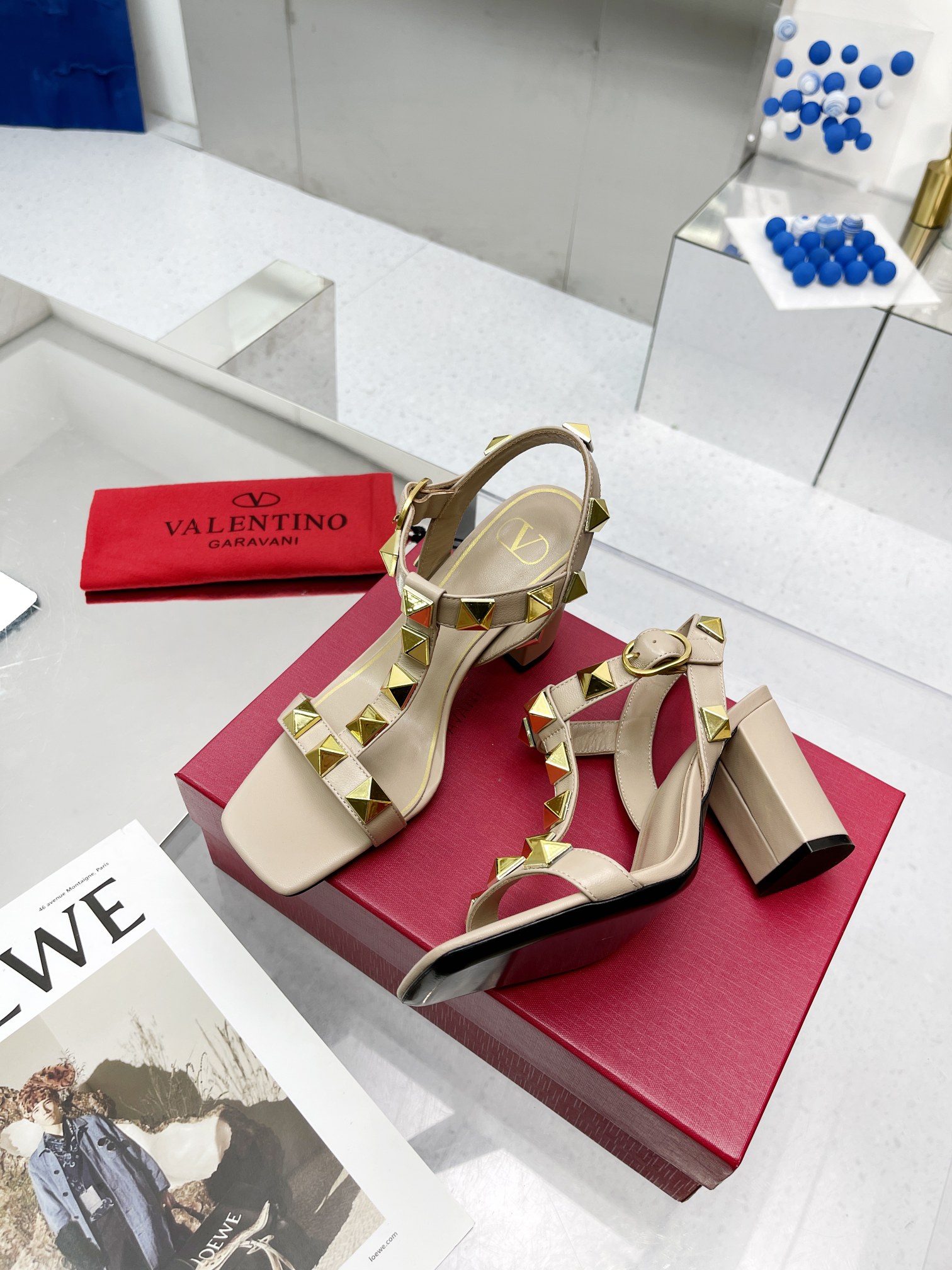 VALENTINO GARAVANI Roman Stud WOMEN 14 - vstockx