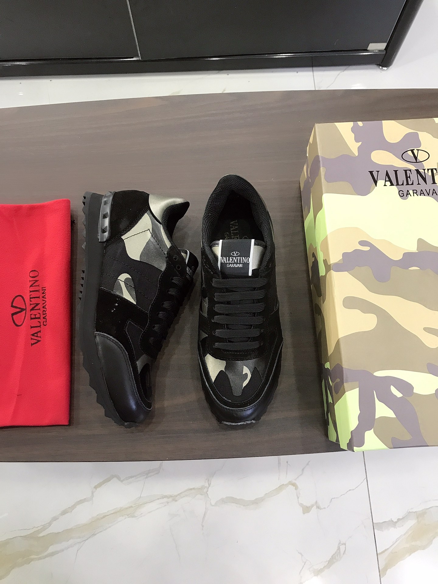 Valentino Garavani Rockrunner camouflage-print sneakers 4 - vstockx