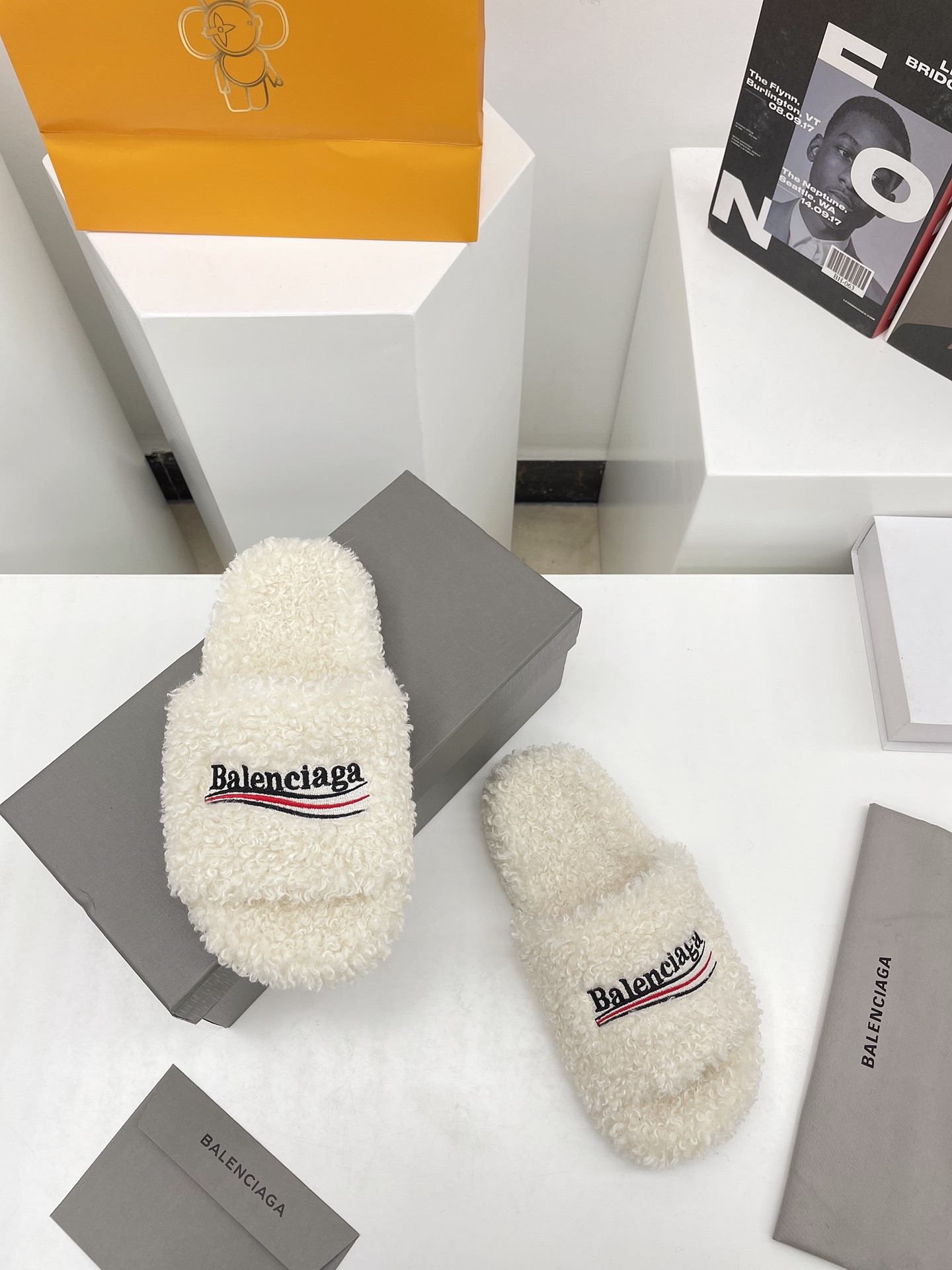 Balenciaga women 4 - vstockx