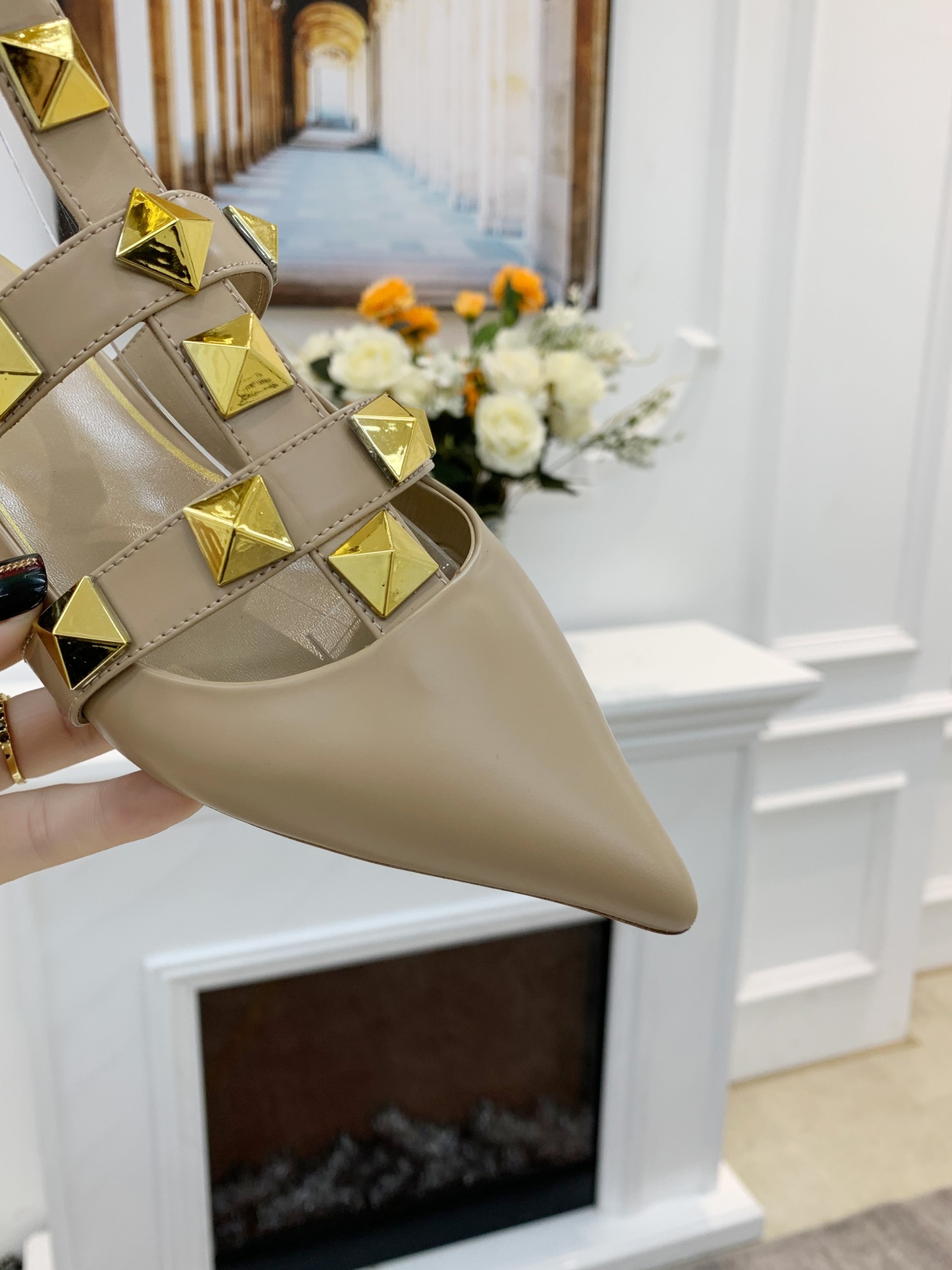 VALENTINO GARAVANI Roman Stud WOMEN 33 - vstockx