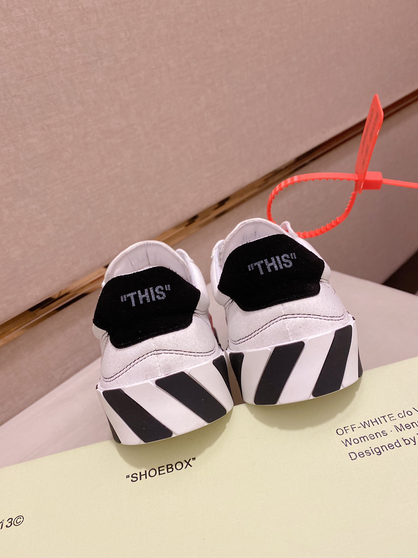 Off-White Low Vulc White Black (W) - vstockx