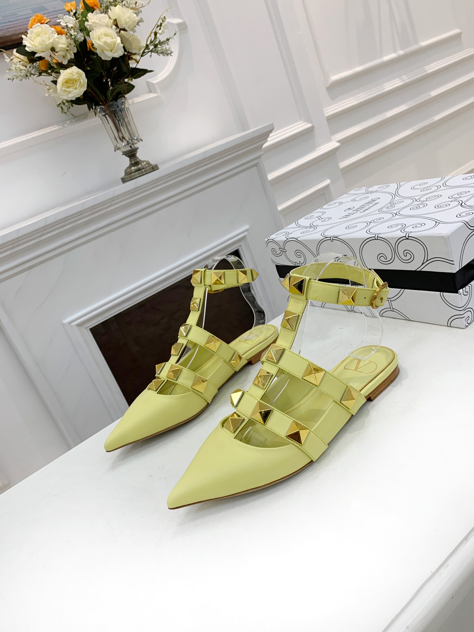 VALENTINO GARAVANI Roman Stud WOMEN 33 - vstockx