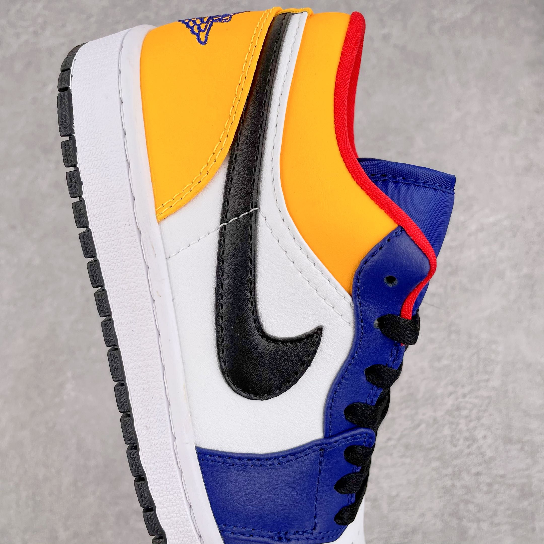 Jordan 1 Low Royal Yellow - vstockx