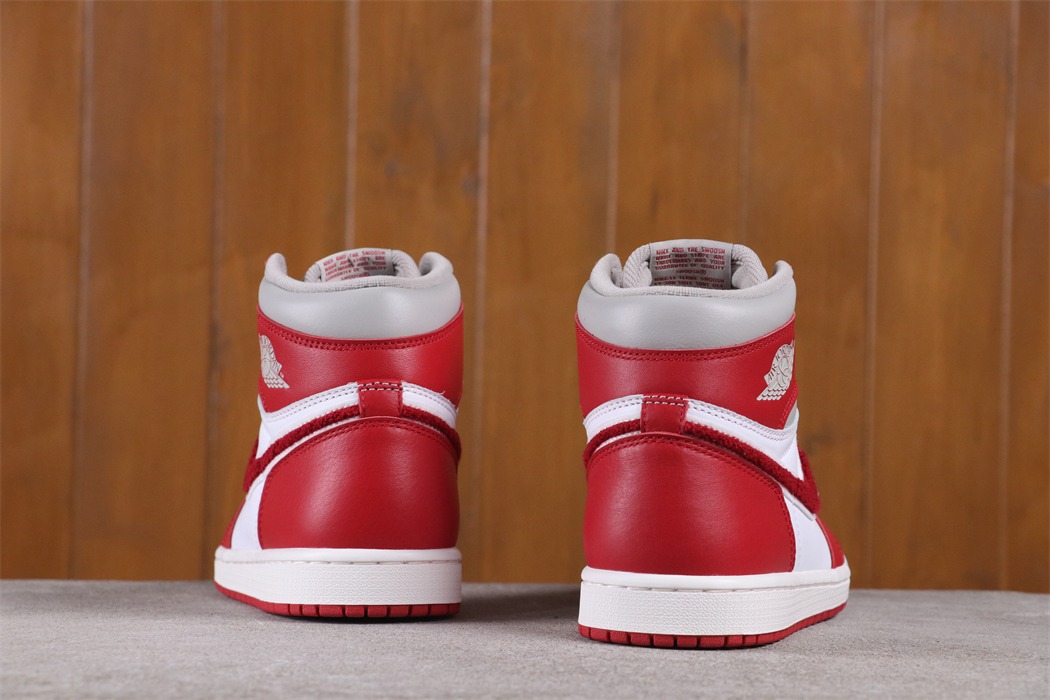 Jordan 1 Retro High OG Varsity Red (W) - vstockx