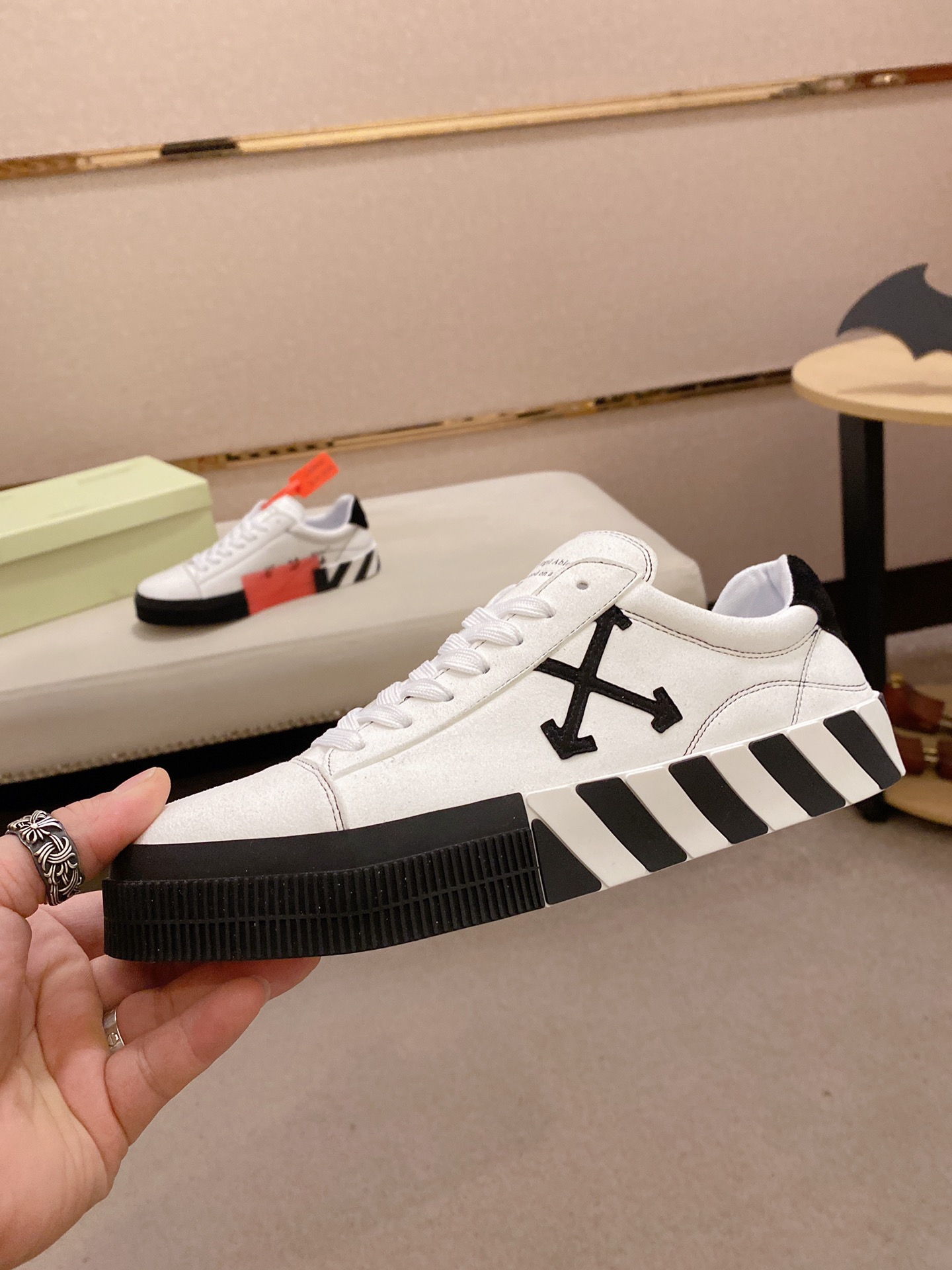 Off-White Low Vulc White Black (W) - vstockx