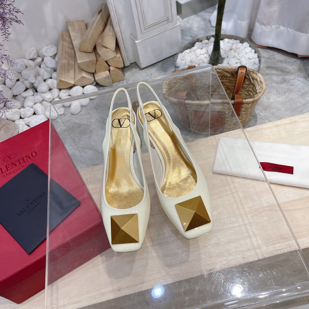 VALENTINO GARAVANI Roman Stud WOMEN 19 - vstockx