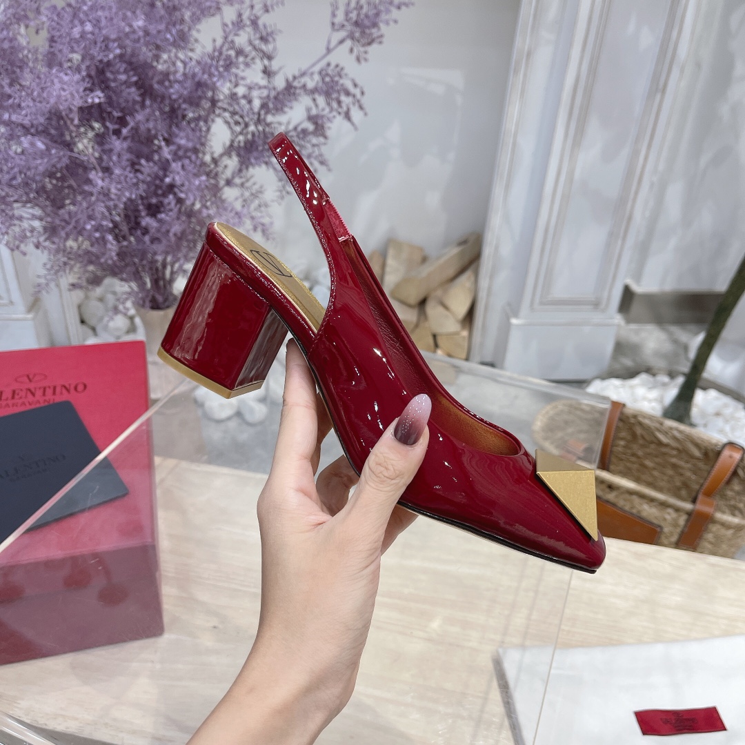 VALENTINO GARAVANI Roman Stud WOMEN 19 - vstockx