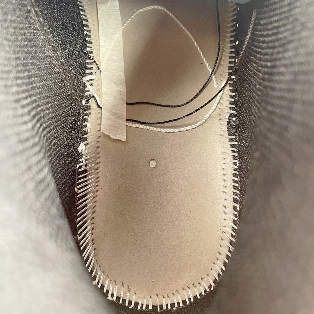 Jordan 1 Mid Arctic Orange Black Toe - vstockx