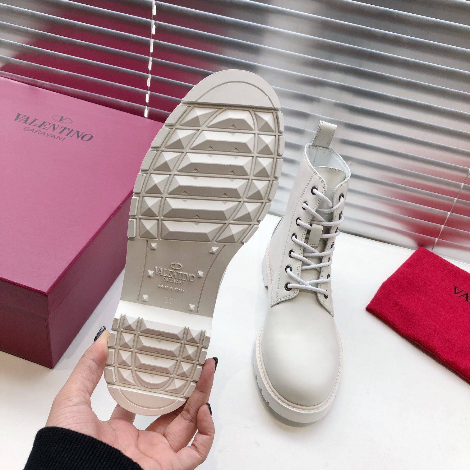 VALENTINO GARAVANI Roman Stud BOOT WOMEN 28 - vstockx