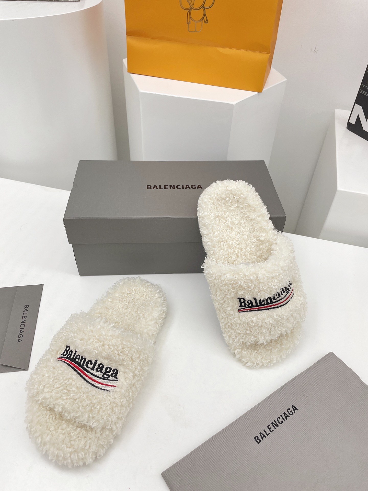 Balenciaga women 4 - vstockx