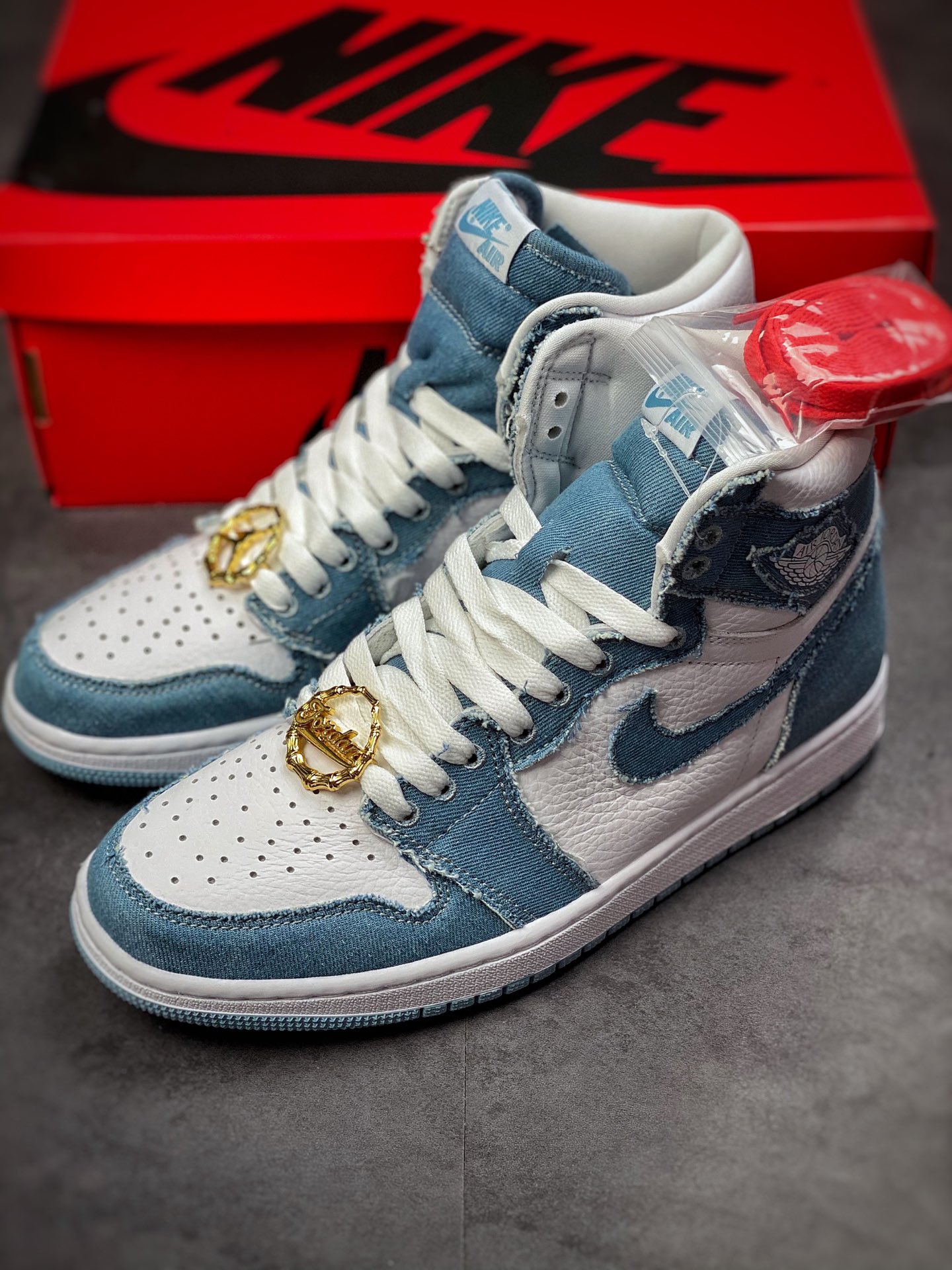 Jordan 1 High OG Denim (W) - vstockx