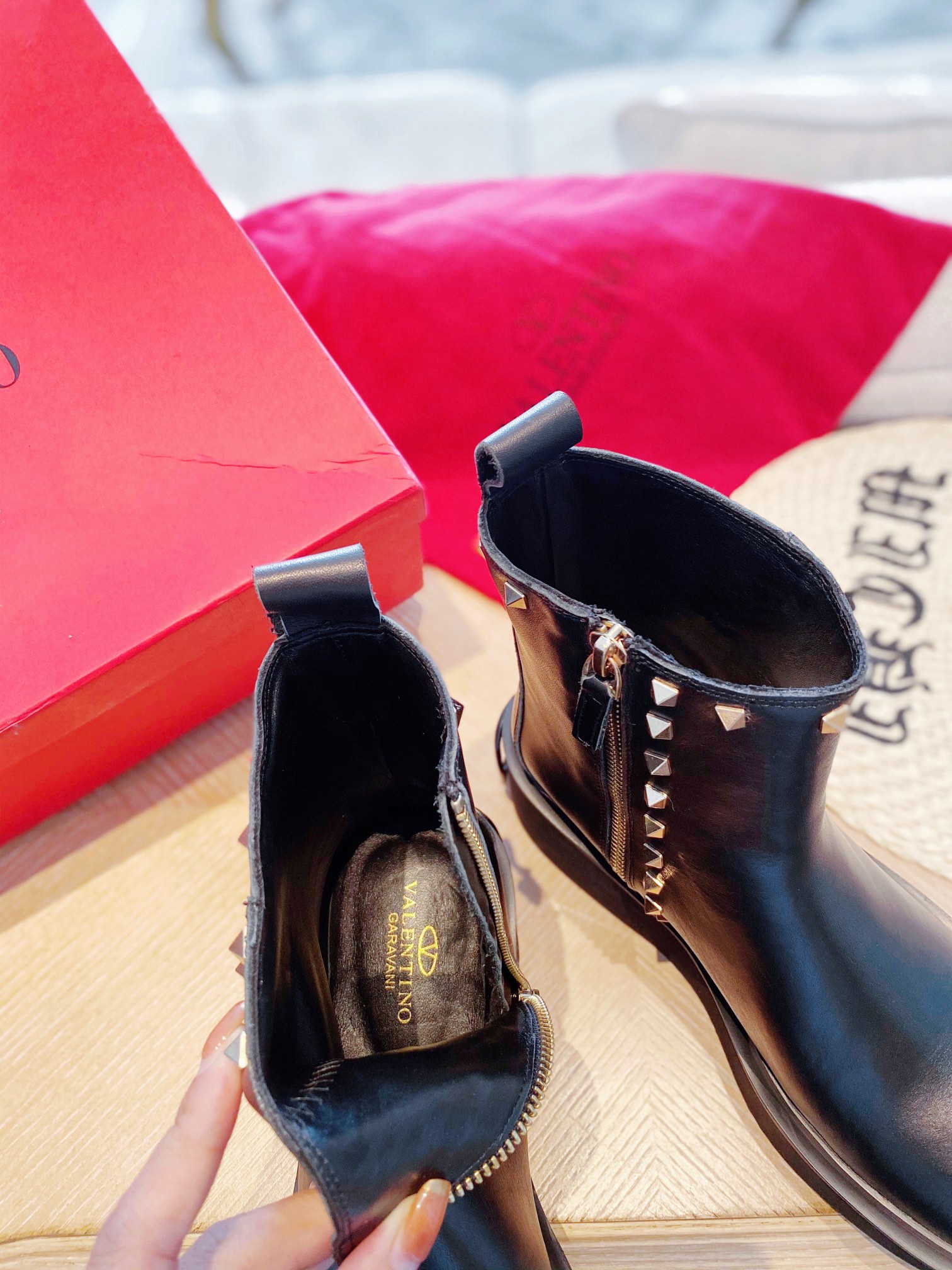 VALENTINO GARAVANI Roman Stud WOMEN 23 - vstockx